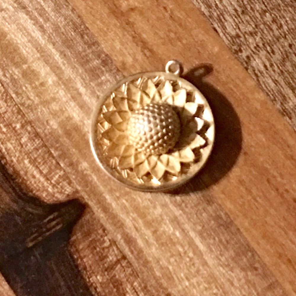 Vintage, rch king 12k gold filled charm.